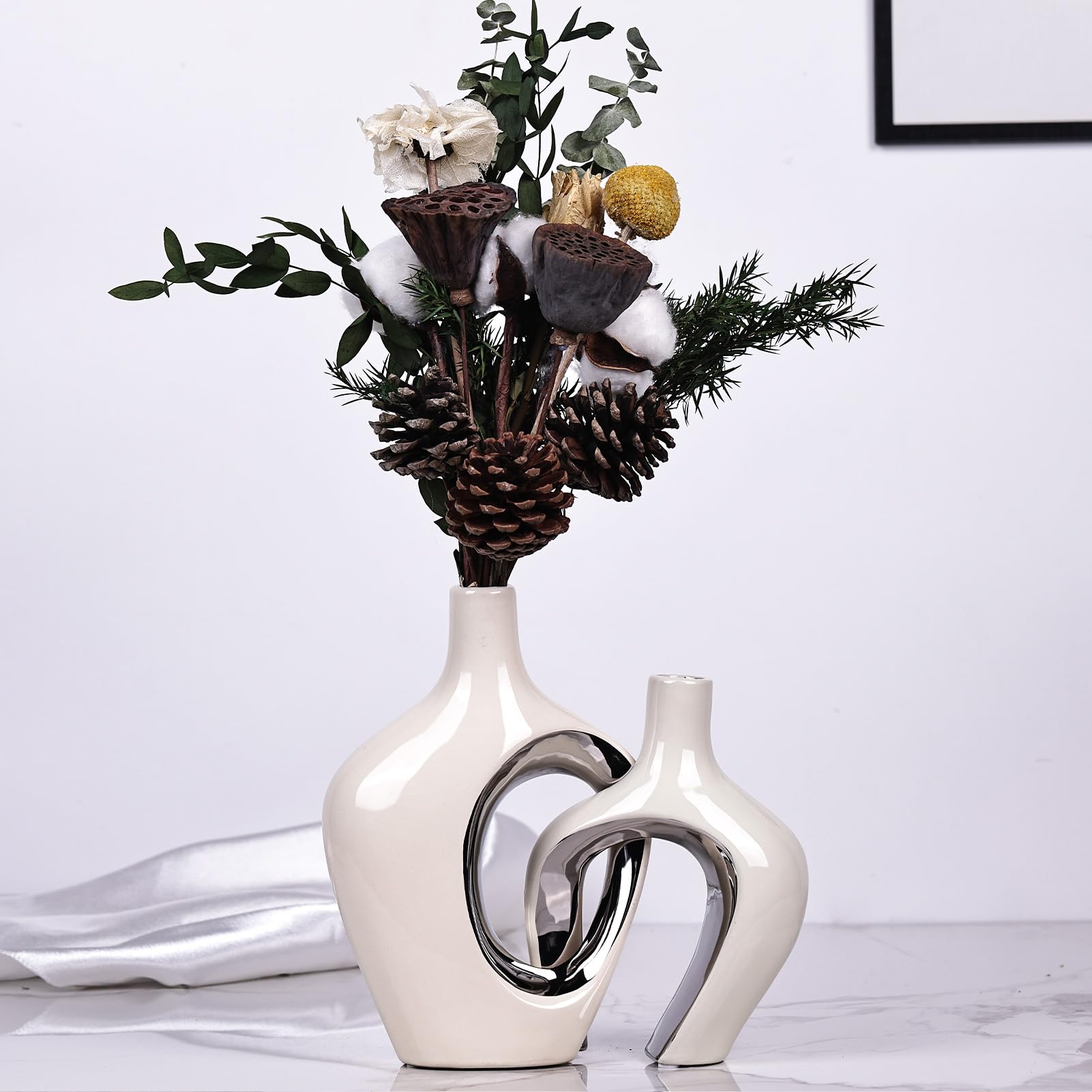 ストア メタルツリーデザインの楕円形セラミック花瓶-ホワイト